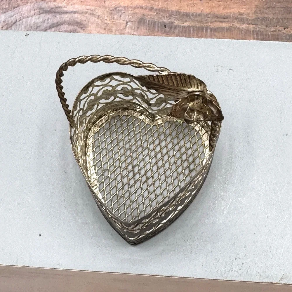 Vintage Silver Plated Filigree Heart Shaped Basket‎ Trinket Holder w Rose